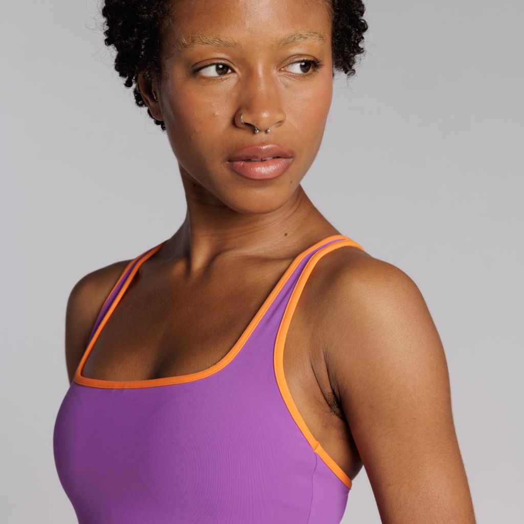 חזיית ספורט עם מחשוף ישר מבד nero Panta Rei