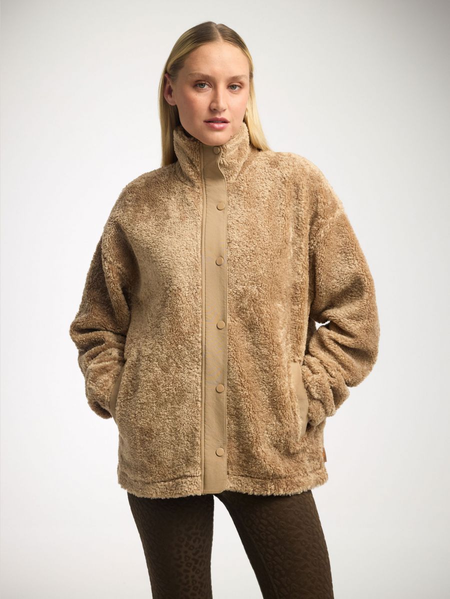 ג’קט חמים מבד sherpa