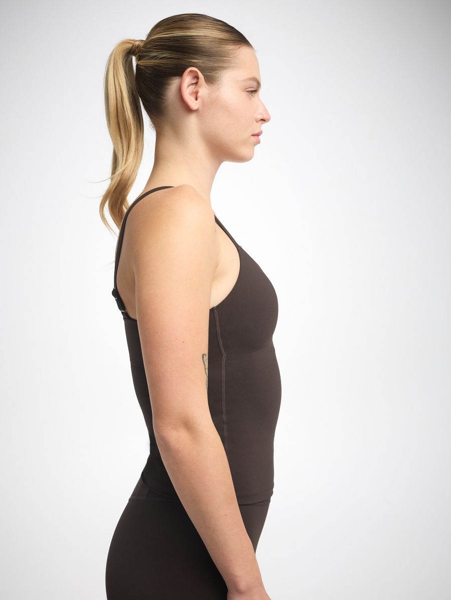 גופיית אימון עם חזייה פנימית מבד nero