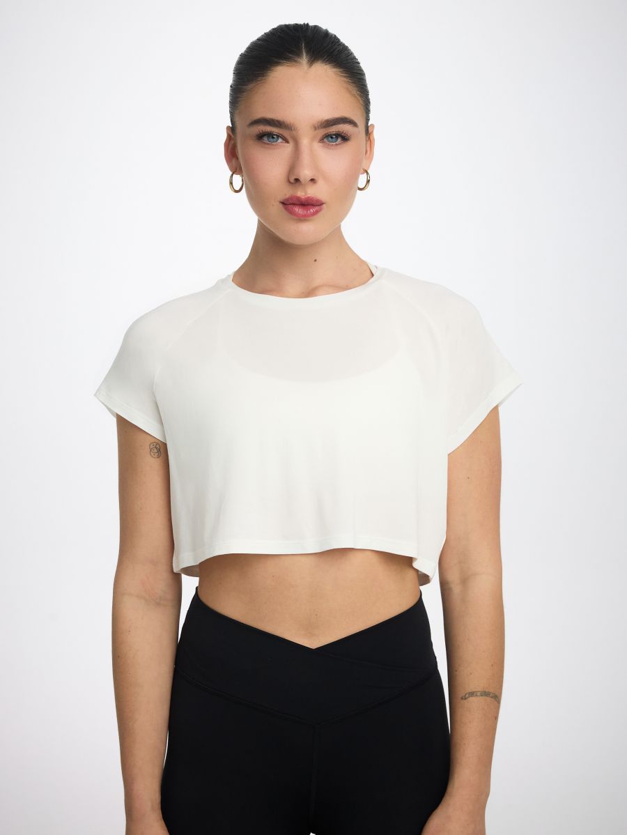 חולצה קרופ עם שרוול קצר מבד מודל