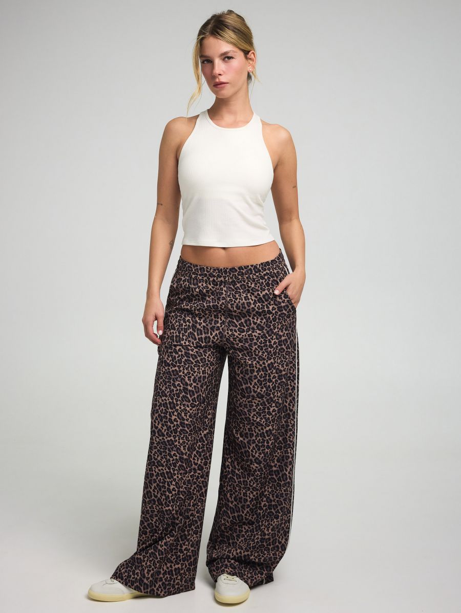 גופייה עם חזייה פנימית בשילוב בד מודל ריב