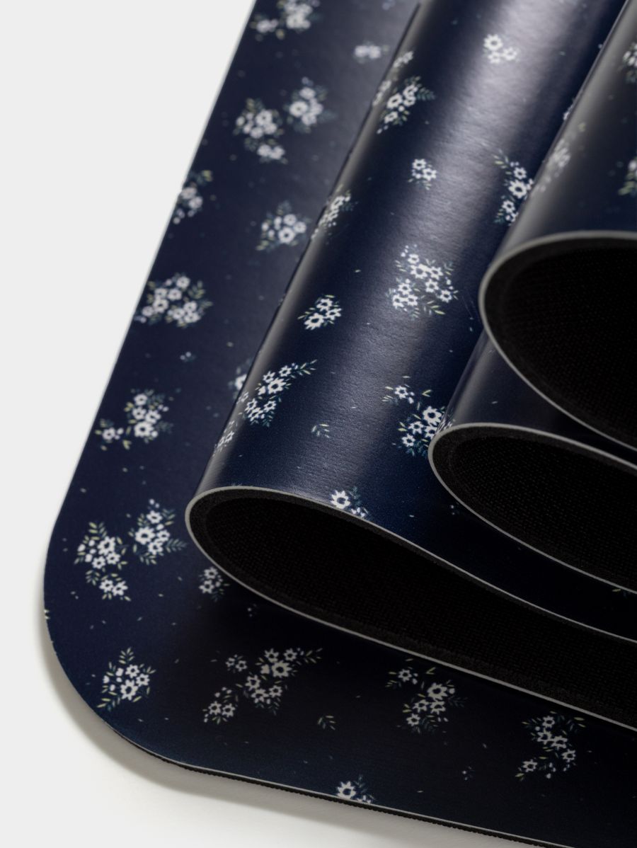 מזרן יוגה עם רצועת נשיאה