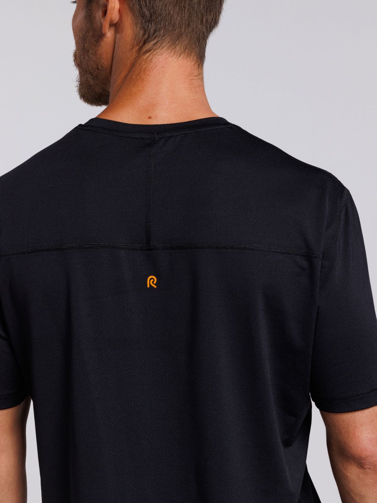 חולצת אימון עם שרוול קצר