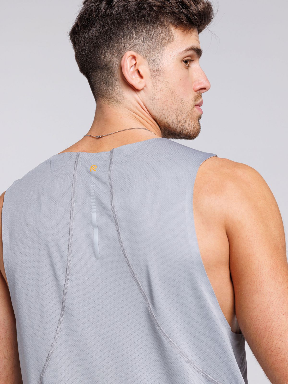 גופיית ריצה קלה מבד mesh