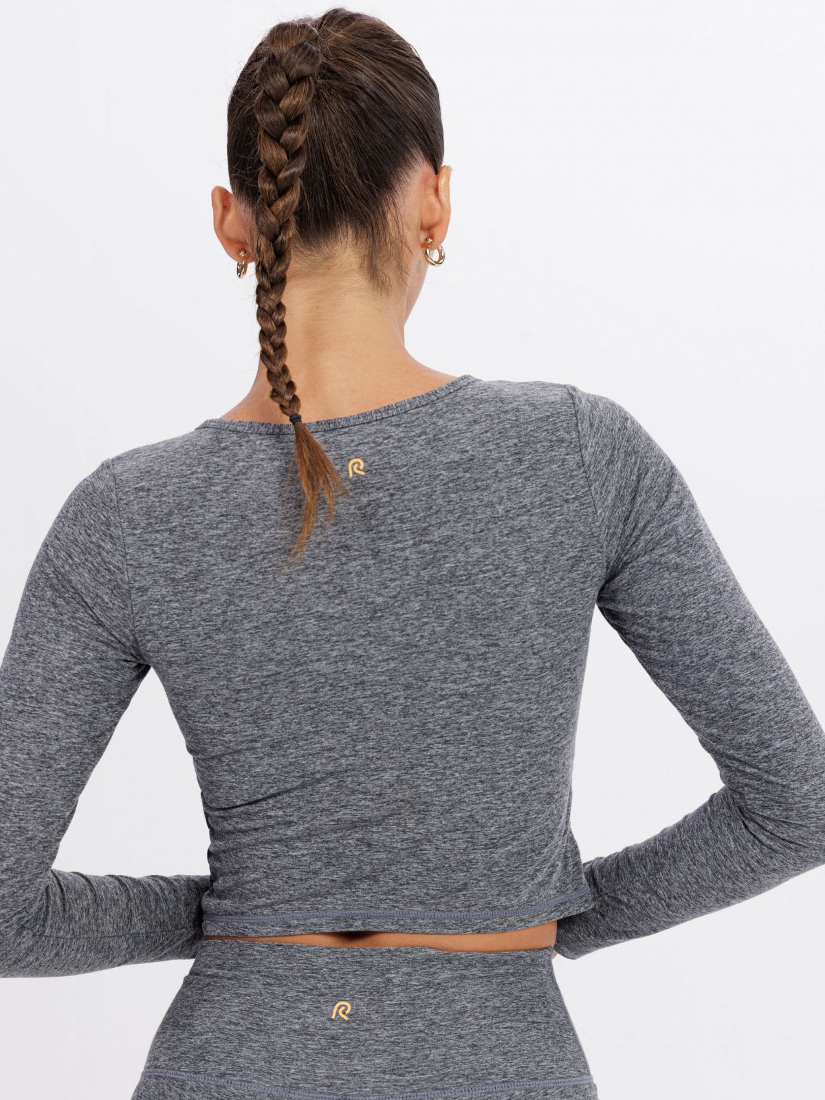 חולצת קרופ עם שרוולים ארוכים וחזיה מובנית מבד ilios