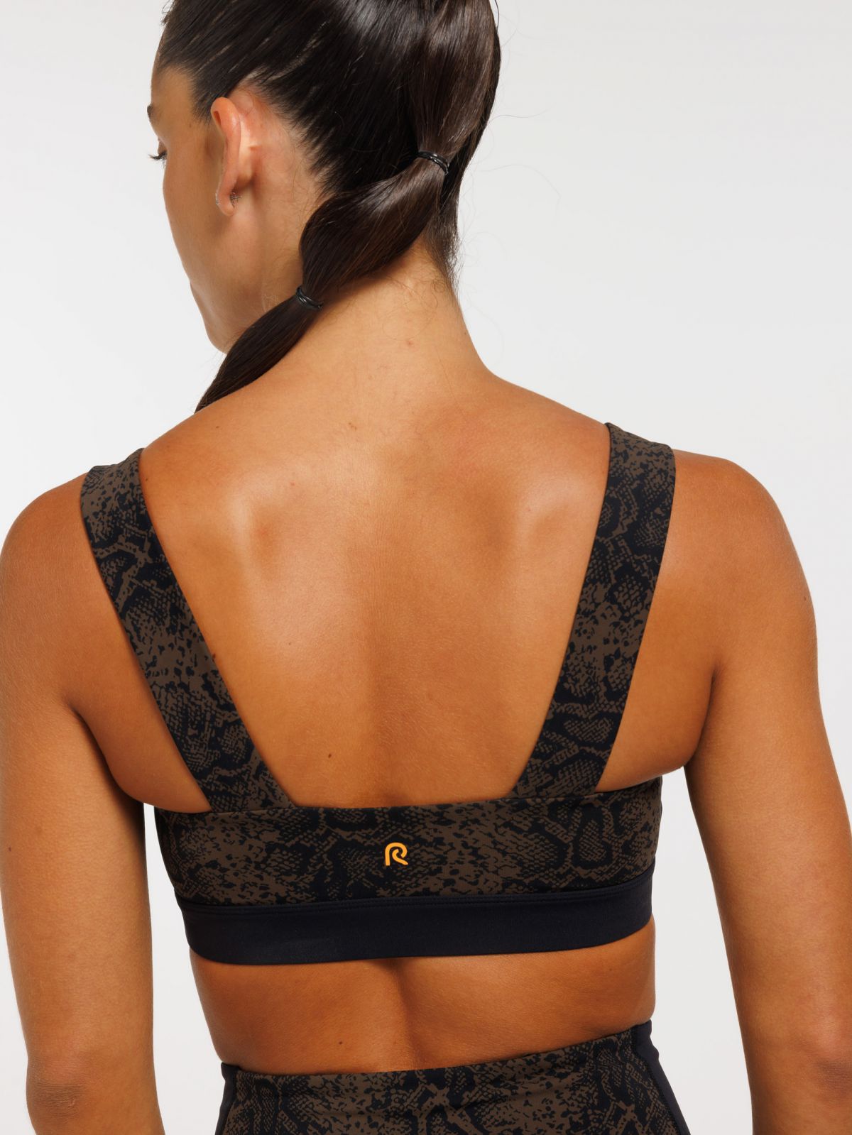 חזיית ספורט מחשוף ישר מבד nero