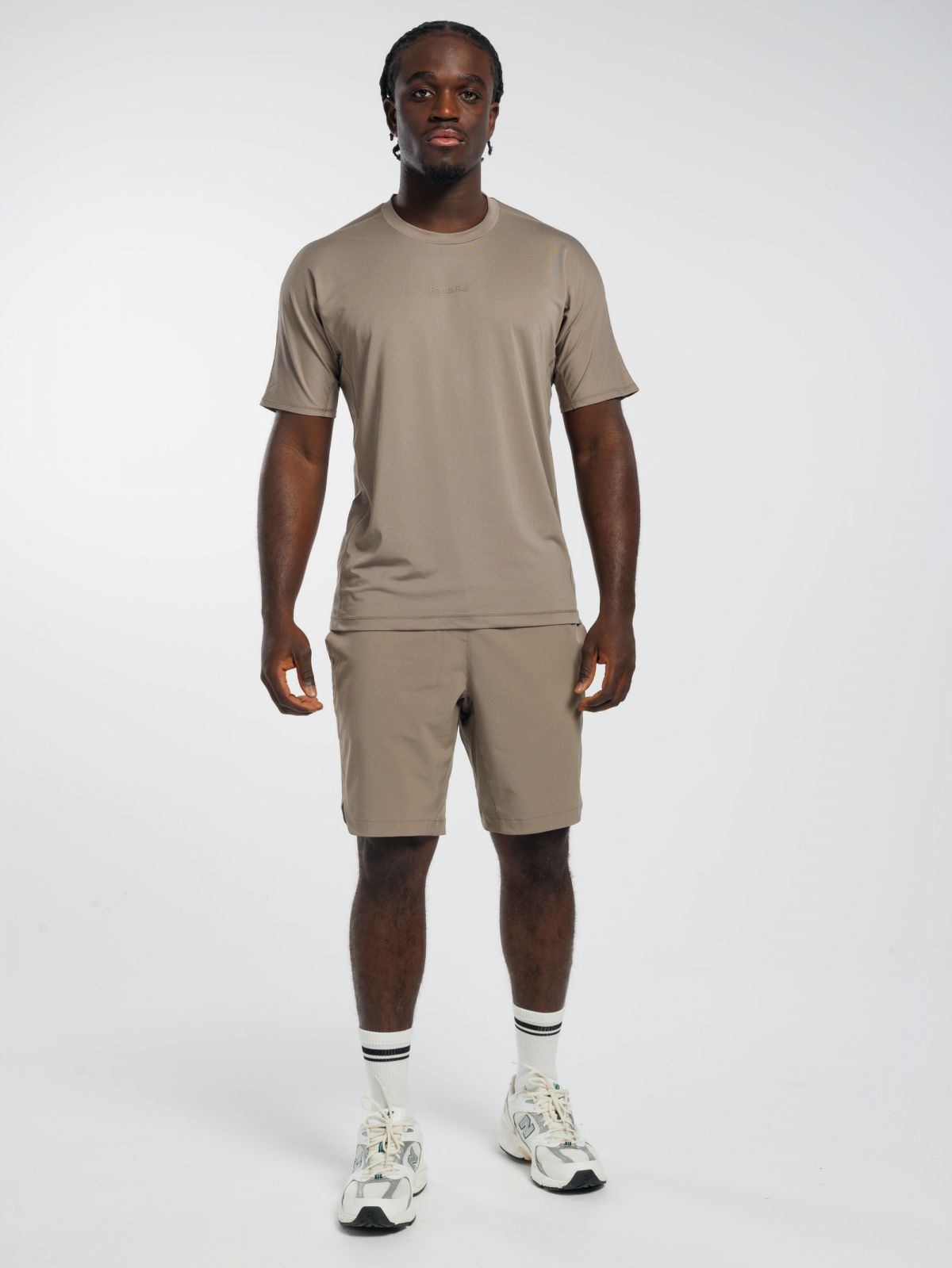 חולצת אימון עם שרוול קצר