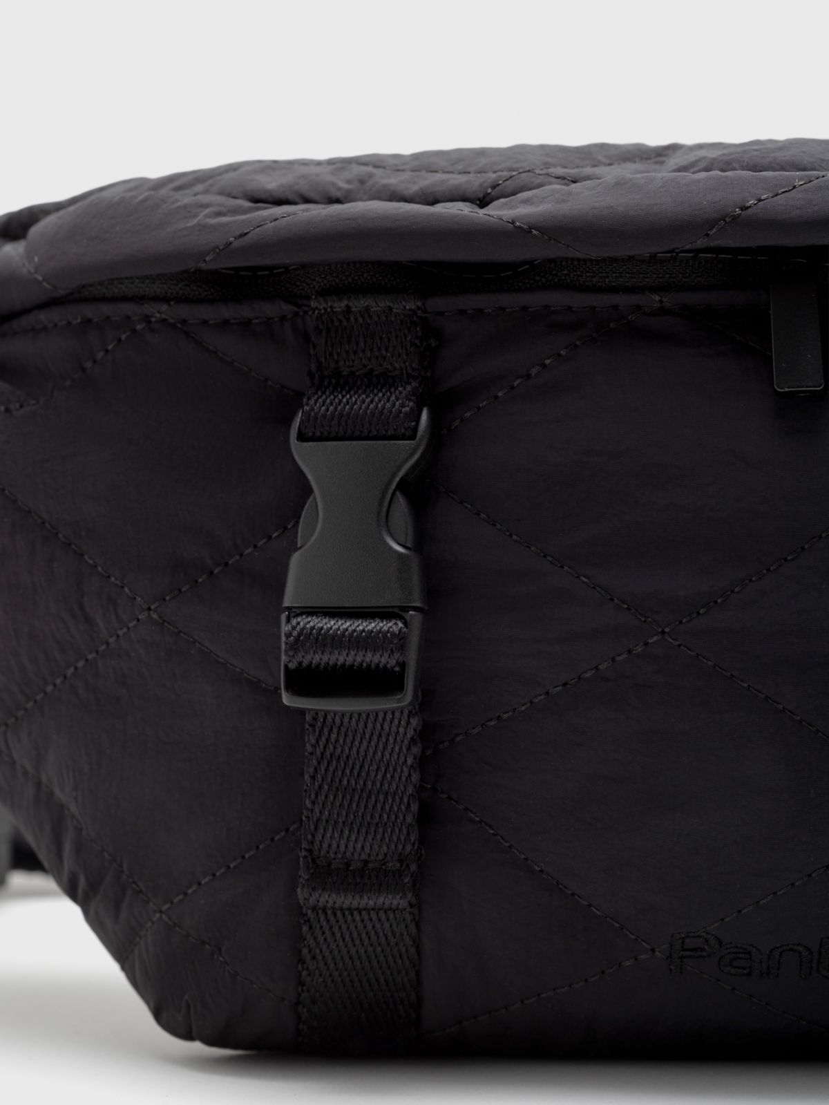 פאוץ ניילון