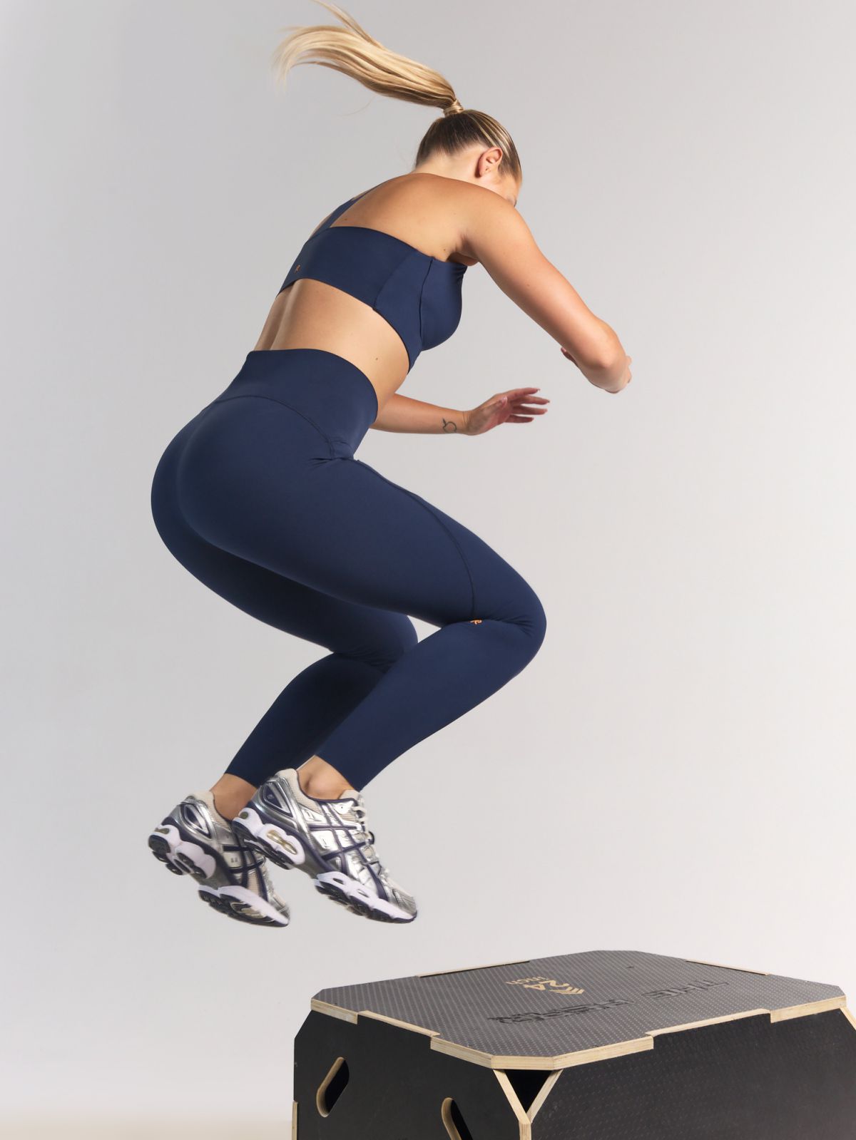 טייץ מחטב באורך ”28 מבד petra