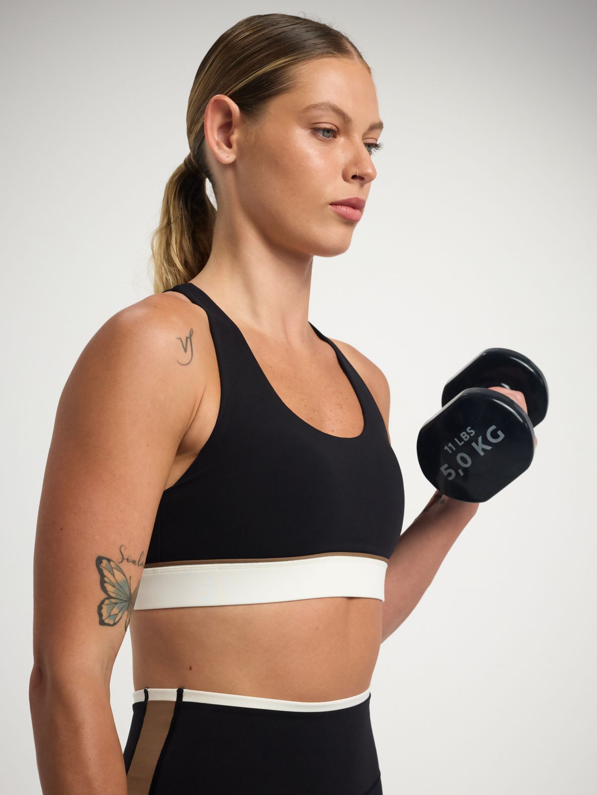 חזיית ספורט קולור בלוק גב x מבד nero