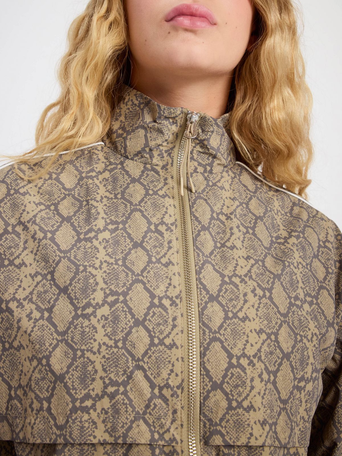 ג’קט ניילון