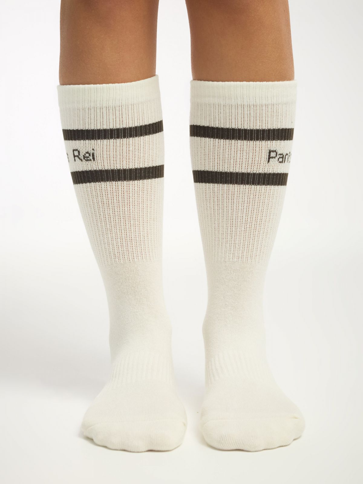 גרב ספורט קלאסית באורך רגיל