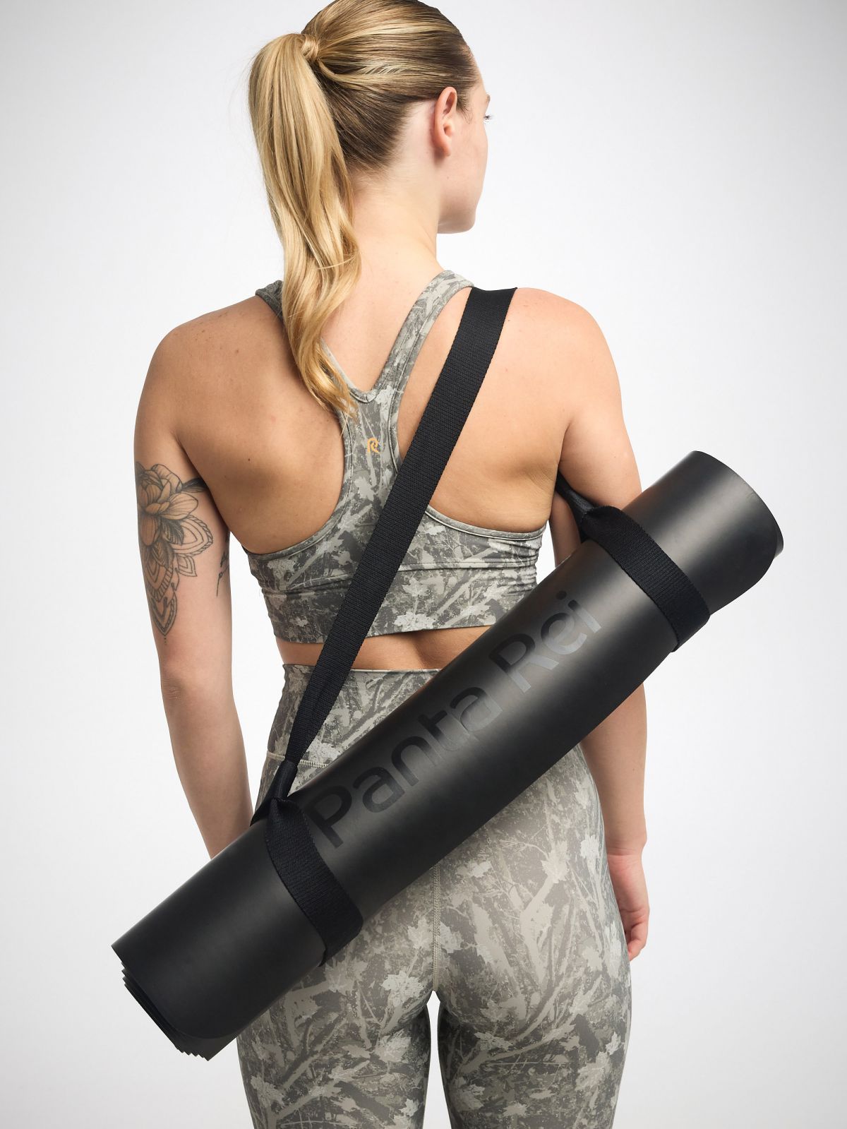 מזרן יוגה עם רצועת נשיאה