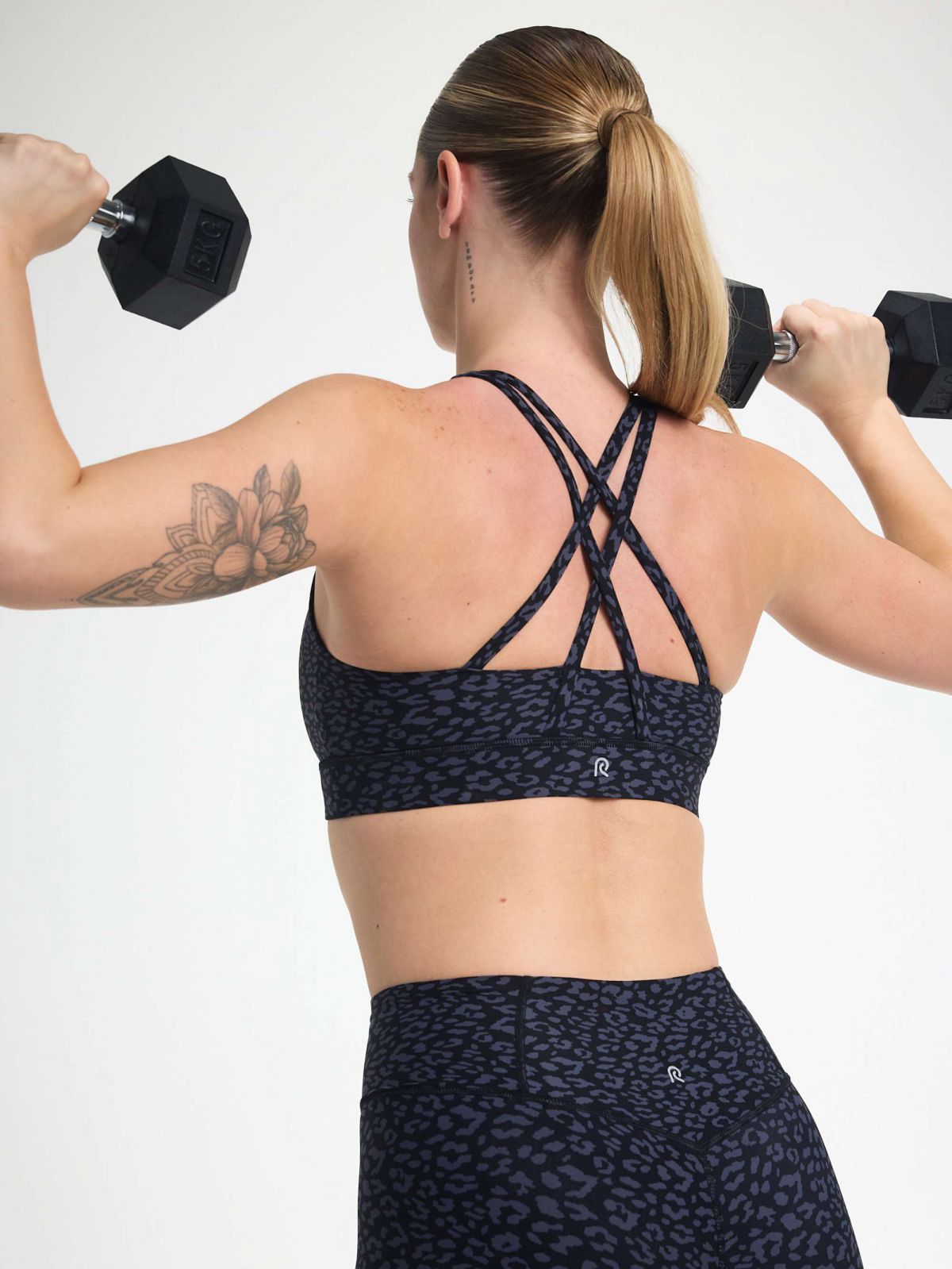 חזיית ספורט גב x מבד nero