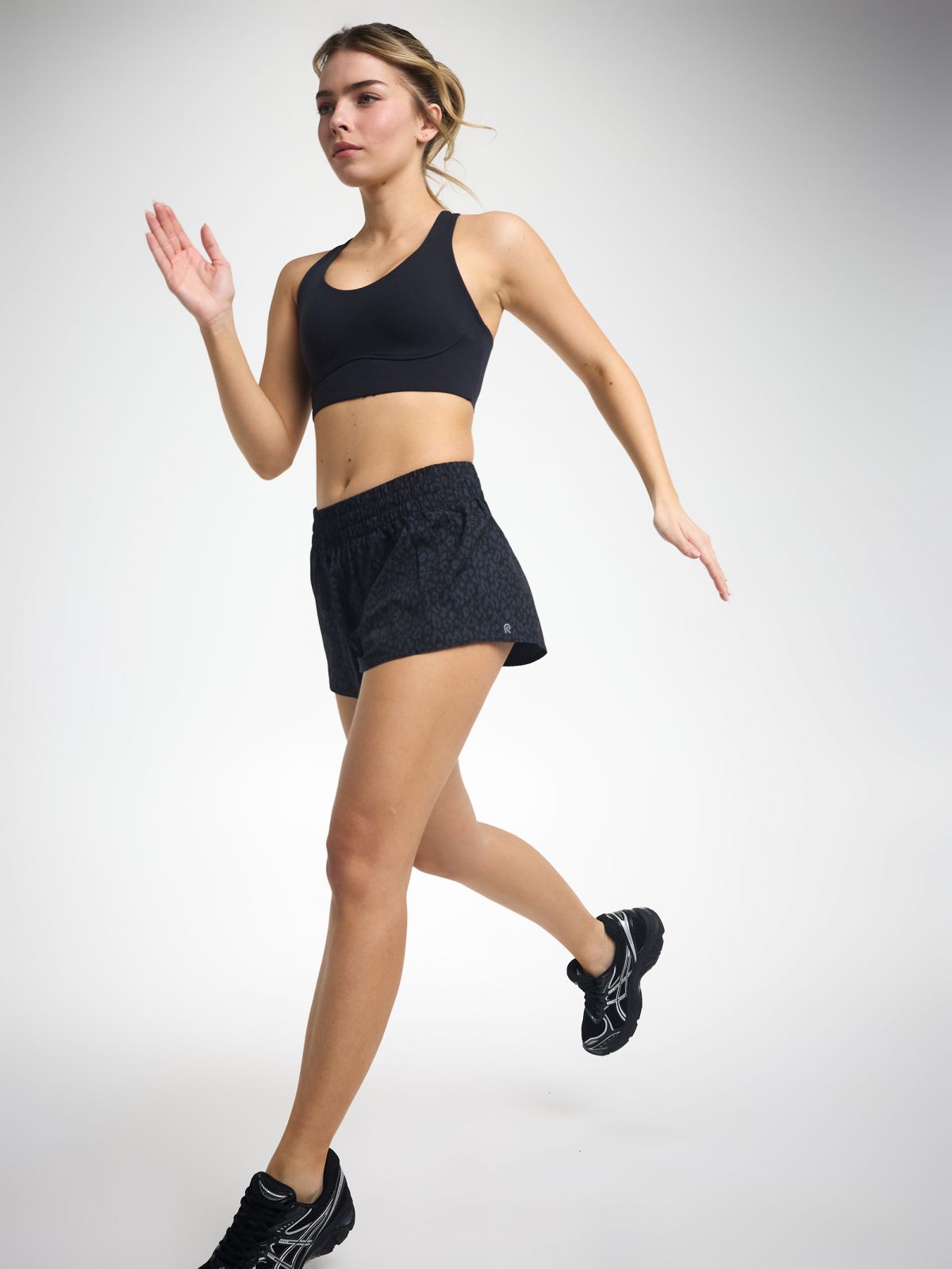 מכנסי ריצה קצרים