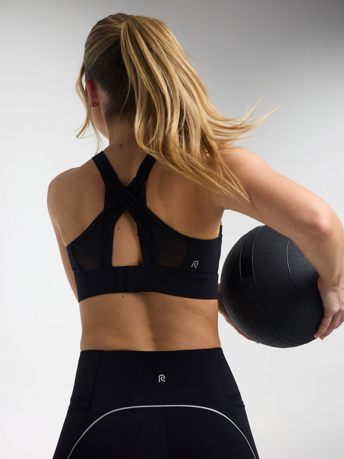 חזיית ספורט גב x מבד nero