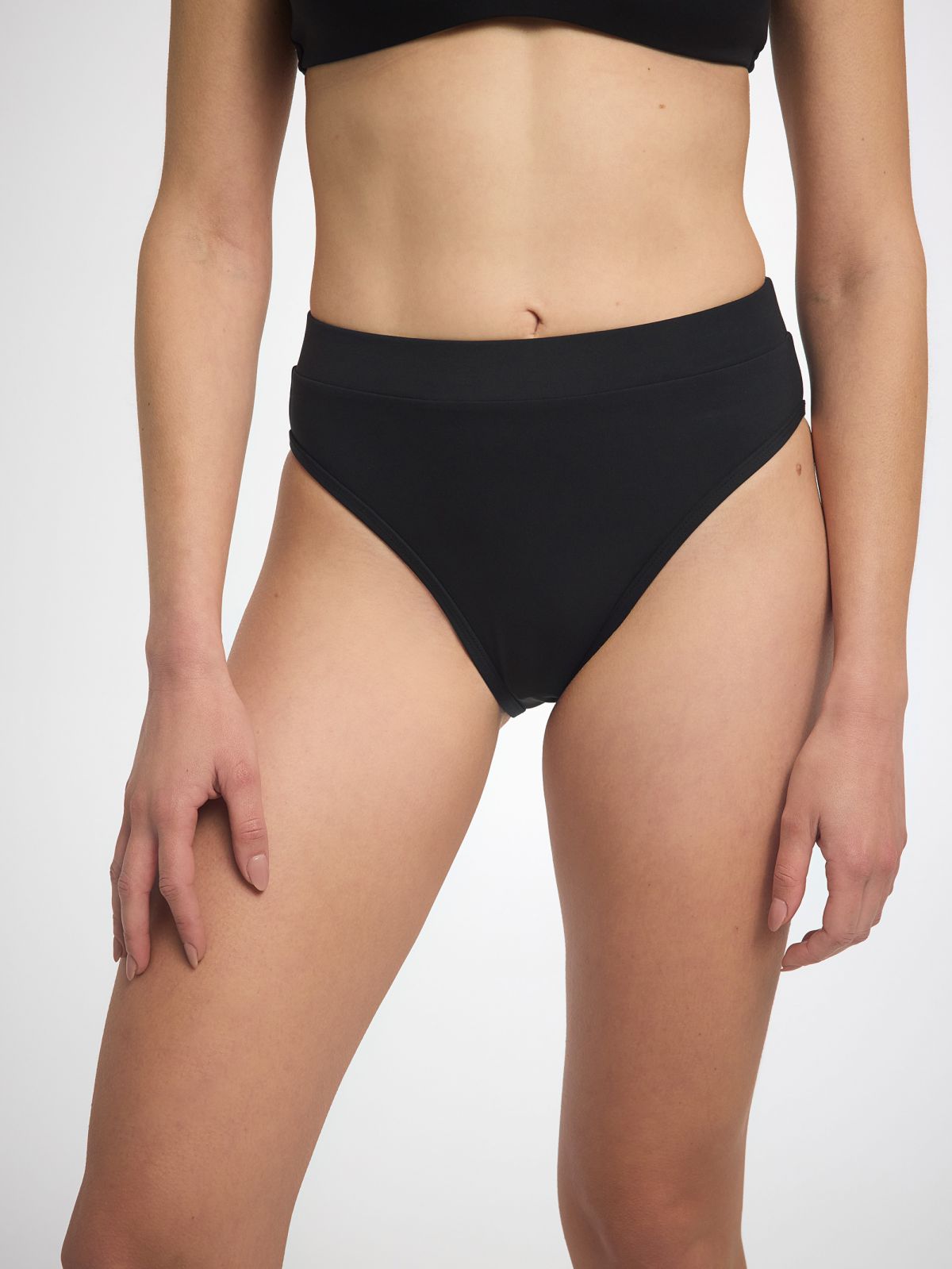 תחתוני ביקיני בגזרה גבוהה