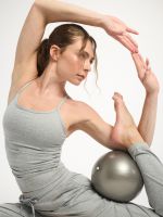 גופייה עם כיווצים וחזייה מובנית מבד ilios