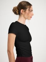 חולצה שרוול קצר עם כיווץ מבד ilios