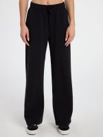 מכנסיים רחבים מבד רך ונעים למגע