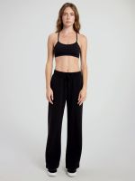 מכנסיים רחבים מבד רך ונעים למגע