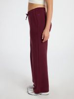 מכנסיים רחבים מבד רך ונעים למגע