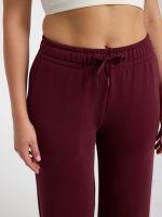 מכנסיים רחבים מבד רך ונעים למגע