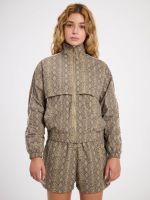 ג’קט ניילון