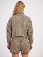 ג’קט ניילון