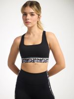 חזיית ספורט עם מחשוף ישר מבד nero