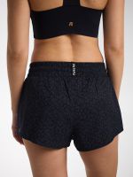 מכנסי ריצה קצרים