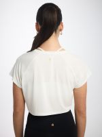 חולצה קרופ עם שרוול קצר מבד מודל