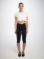 חולצה קרופ עם שרוול קצר מבד מודל