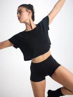 חולצה קרופ עם שרוול קצר מבד מודל