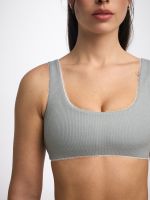 חזיית ספורט מחשוף ישר מבד ilios ריב