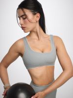 חזיית ספורט מחשוף ישר מבד ilios ריב