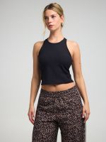 גופייה עם חזייה פנימית בשילוב בד מודל ריב