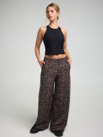 גופייה עם חזייה פנימית בשילוב בד מודל ריב