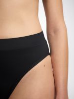 תחתוני ביקיני בגזרה גבוהה