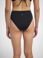 תחתוני ביקיני בגזרה גבוהה