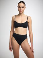 תחתוני ביקיני בגזרה גבוהה