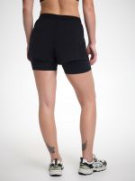 מכנסי ריצה עם טייץ פנימי