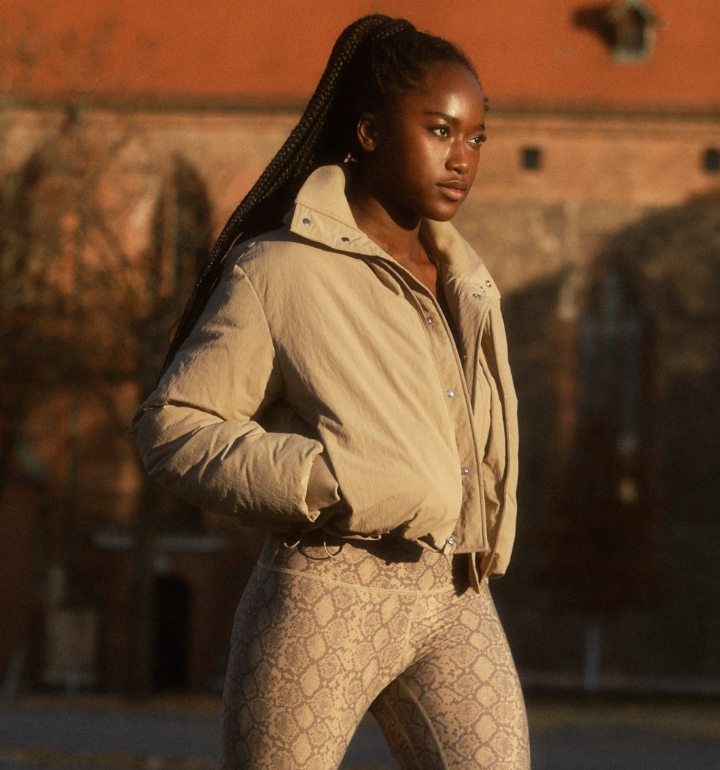 באנר פרסום תמונת אווירה סט מנוחש ומעיל בומבר