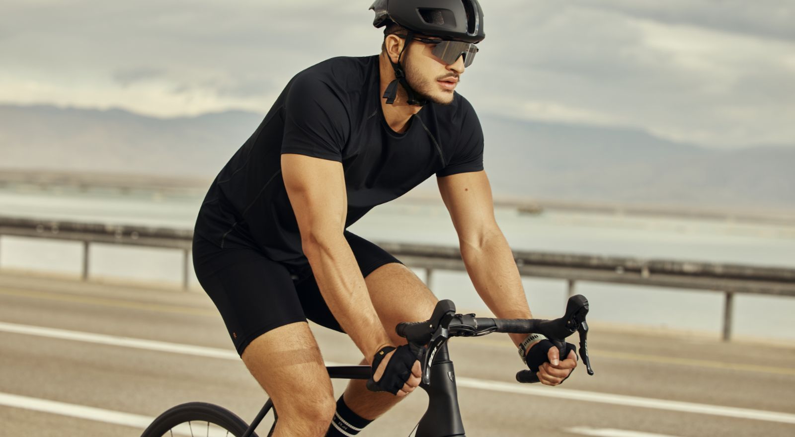 תמונת אווירה רכיבה על אופניים