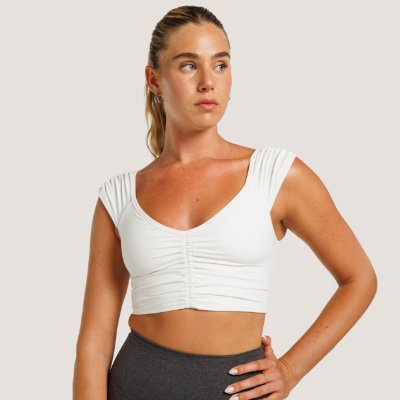 חולצות וגופיות