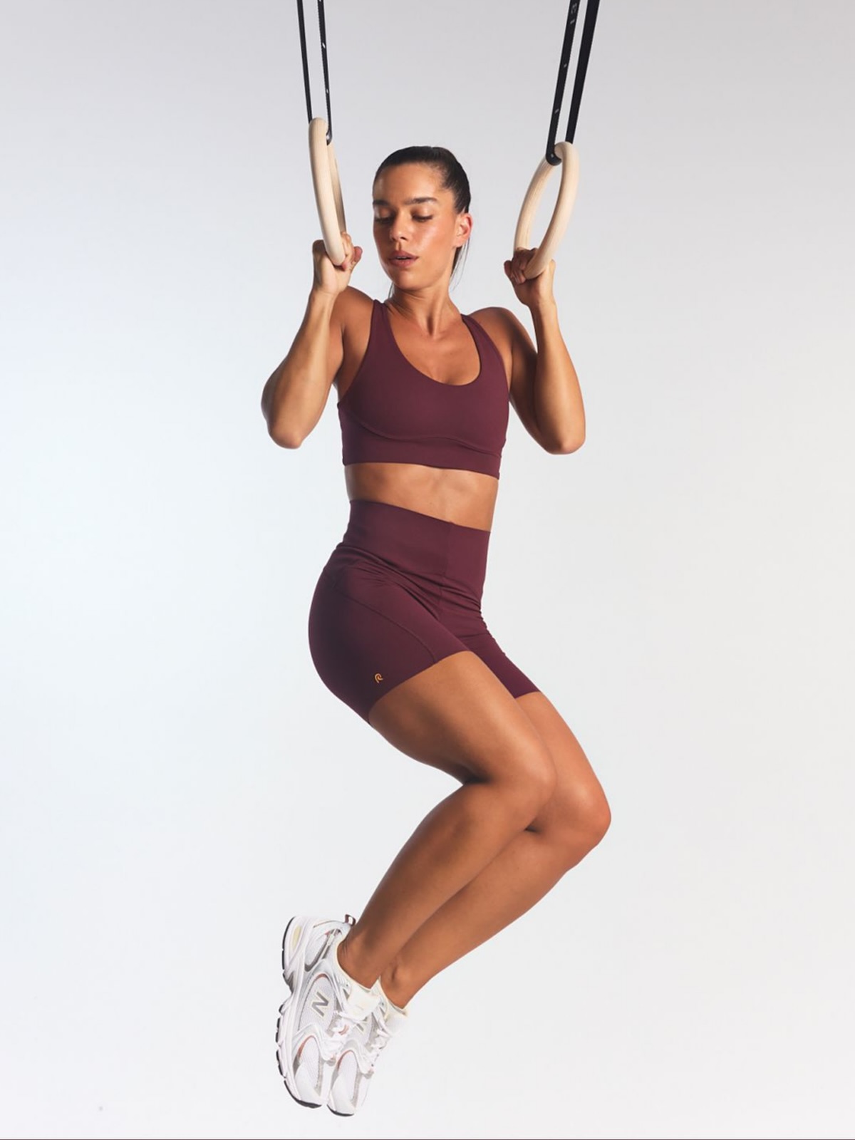 new burgundy drop-
הפריטים האהובים והמוכרים בצבע הכי נכון שיש: בורדו עמוק ועוצמתי. עשויים מבד פטרה איכותי, מנדף זיעה, גמיש במיוחד ומחטב את הגוף בצורה מחמיאה. שילוב מושלם בין סטייל לנוחות, שתומך בך גם באימונים אינטנסיביים בחדר הכושר וגם ברגעים שאת רוצה להרגיש במיטבך!