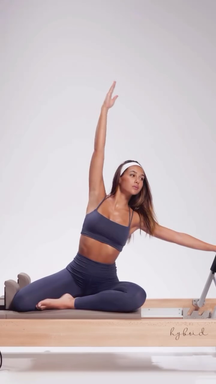 ⁨	כחול נייבי למוטיבציית אימון גבוהה במיוחד!
פריטים חדשים נחתו בצבע שאי אפשר להשאיר מאחור-
מבד איליוס לאימוני סטודיו ותנועה, מבד נרו לאימונים עצימים 
בקצב גבוה וכמובן בקבוק בצבע כחול נייבי שמשלים את כל הלוק.
זמין לרכישה באתר ובסניפים - רוצו על זה!⁩