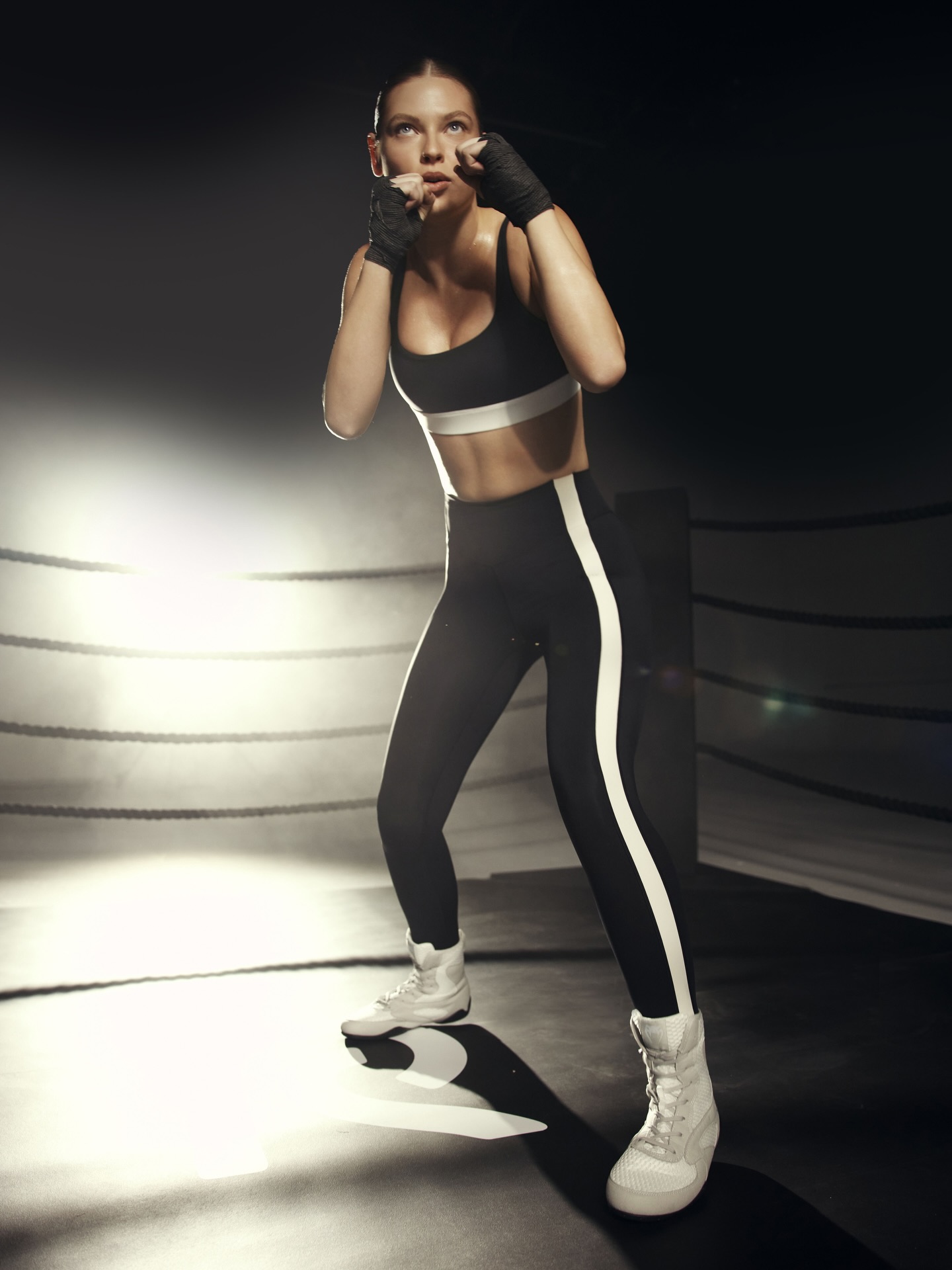 Feel the power.🥊
Nero.
Black & White Collection