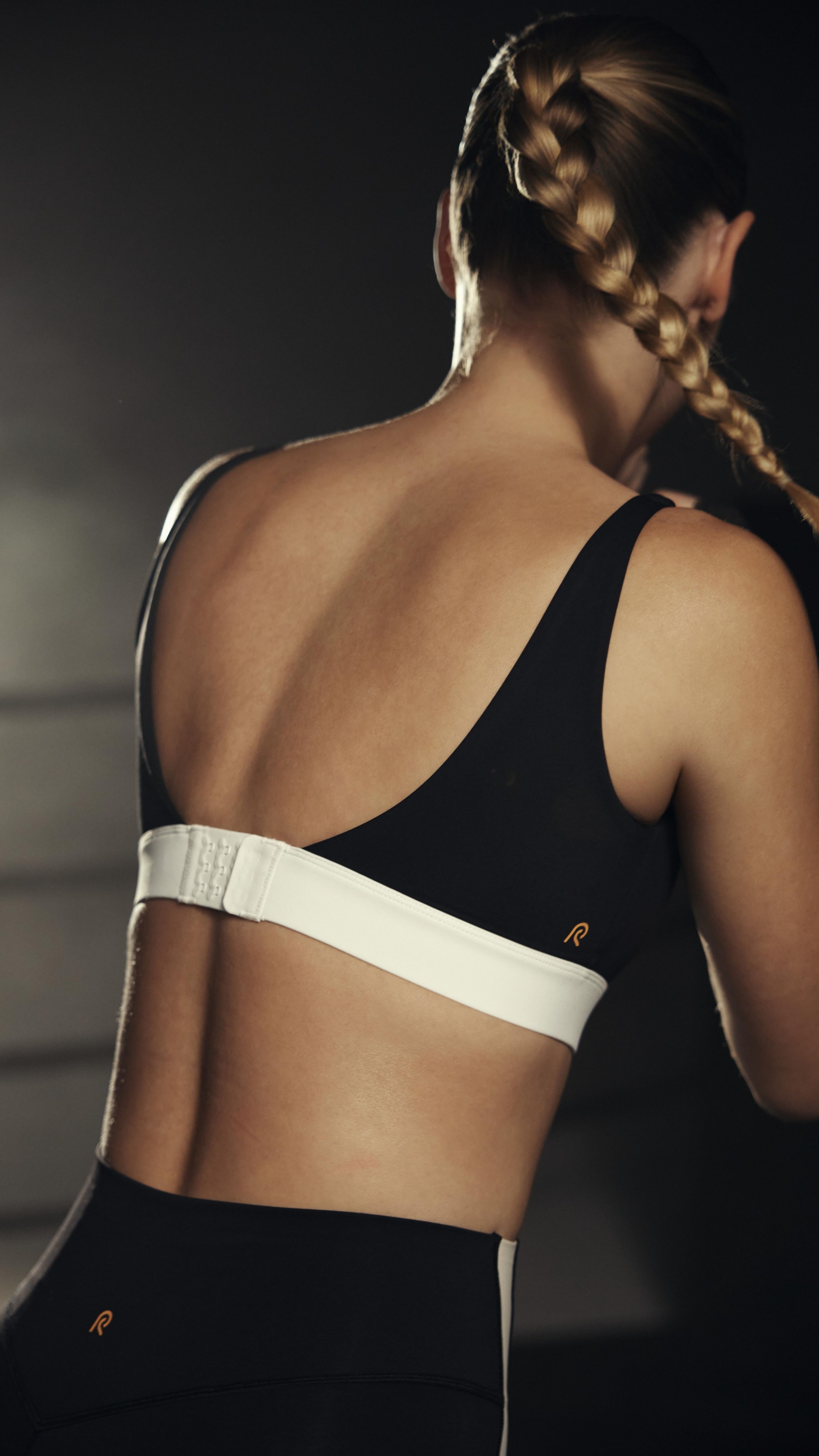 Ready to hit.
this is Nero.
Black & White Collection