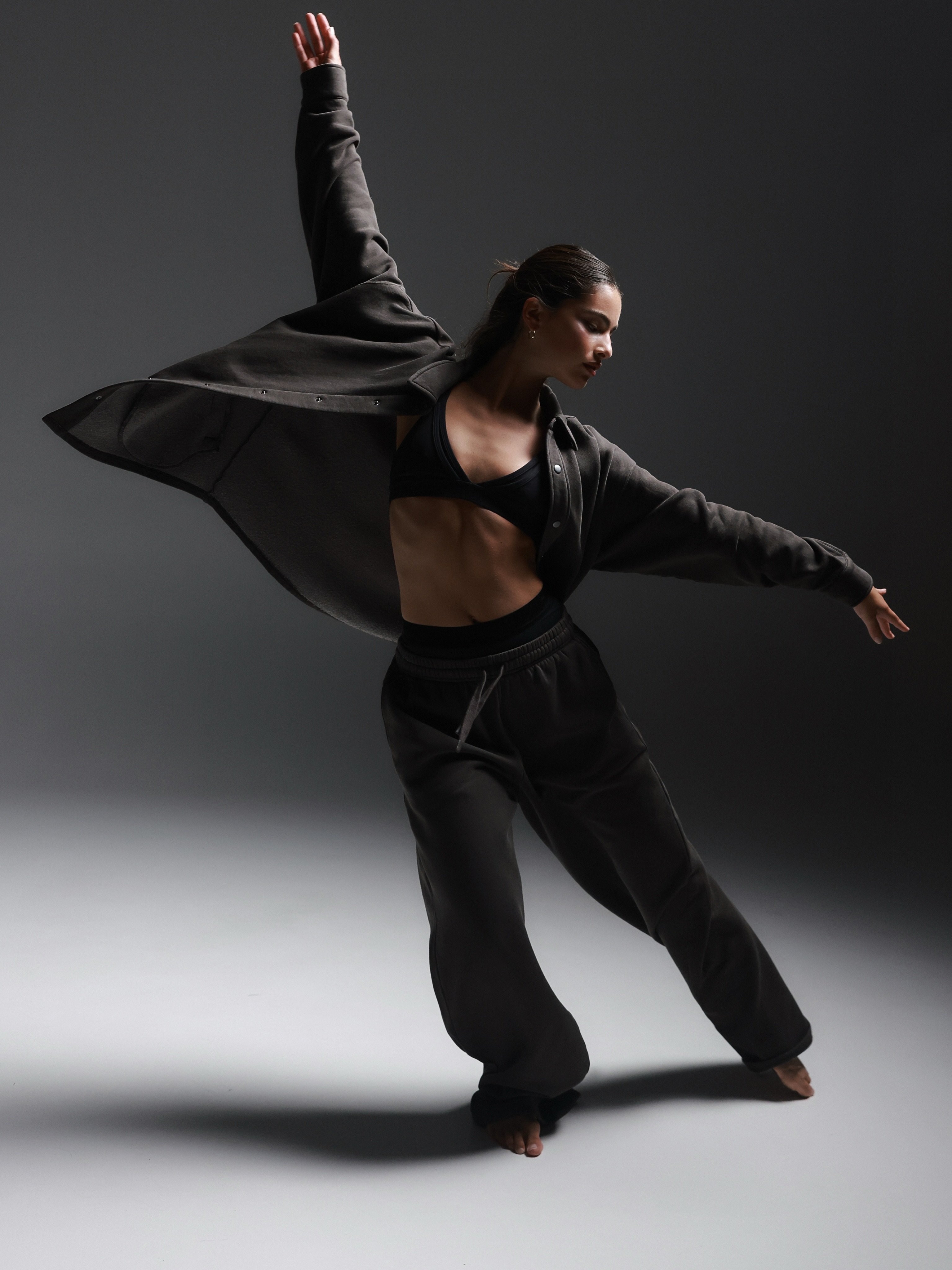 MOVE LIKE A DANCER.
PANTA REI × OR KAHLON

בהשראת עולם הריקוד, בחיבור לגוף ולתנועה.
הקולקציה המשותפת שמעניקה לך חופש לנוע בקצב שלך
